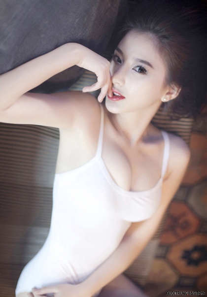 girl xinh trung quoc thich khoe nguc